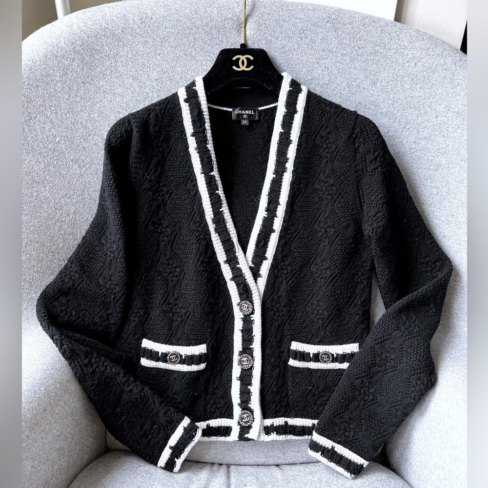 Chanel Black & White CC Button V-Neck Cardigan Sweater 34 FR